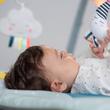 Kép 4/9 - Taf Toys játszószőnyeg, játékhíddal Mini Moon
